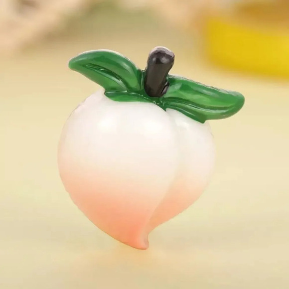 VQ Peach Brooch - Picture 1 of 5